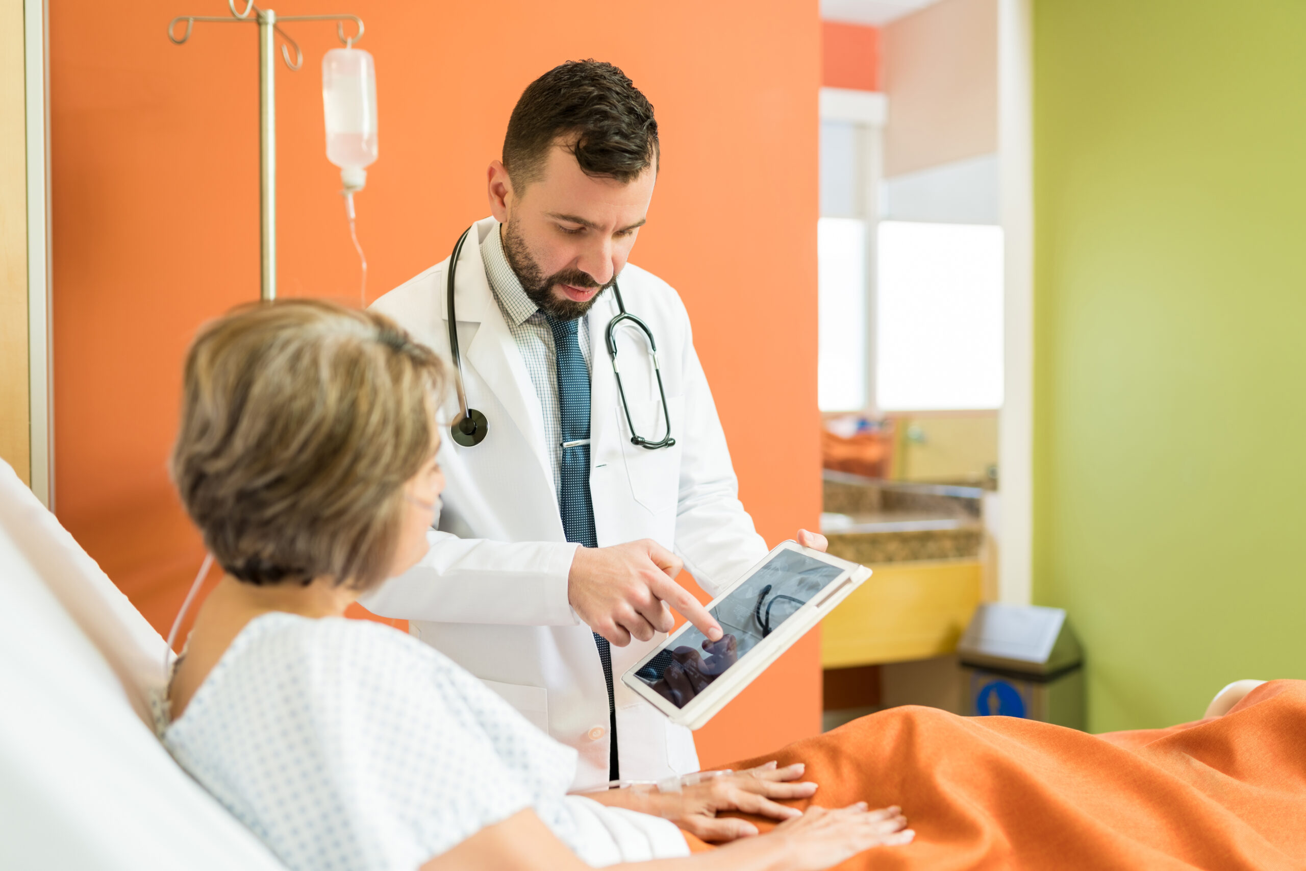 communcating doctor with female patient dreamstime xxl 166517848